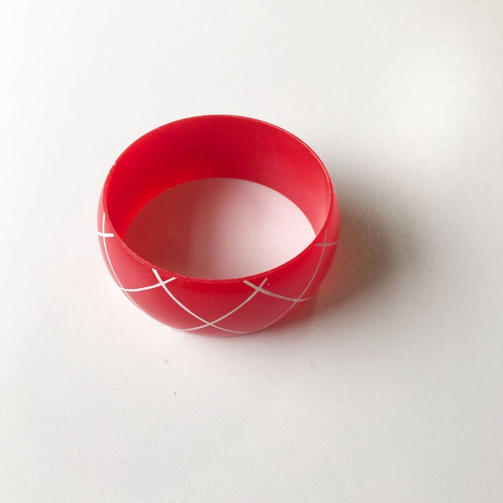 Vtg Red & White Bangle Bracelet - Picture 3 of 4
